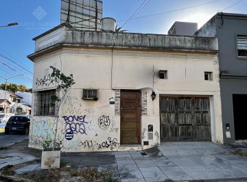 Casa · 131m² · 4 Ambientes · 1 Cochera · Casa a Pocos m de La Avda y del Centro Comercial - Vta Directa - Apto Crédito!