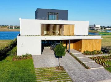 Casa · 336m² · 7 Ambientes · 1 Cochera · Casa en Venta en Los Puentes, Nordelta, Tigre