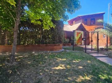 Casa · 278m² · 6 Ambientes · 2 Cocheras · Oportunidad Casa Más Departamento Barrio El Huerto