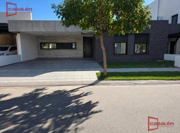 Casa · 230m² · 4 Ambientes · 2 Cocheras · Casa en Greenville 2 Desarrollada en Una Planta, 3 Dorm., Galería, Patio y Cochera Doble.