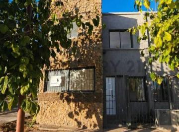 Casa · 84m² · 5 Ambientes · 1 Cochera · Oportunidad Duplex en Alto Maipu