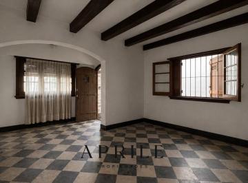 Casa · 188m² · 5 Ambientes · 1 Cochera · Chalet a Reciclar en Venta con Potencial Profesional y de Desarrollo - Chauvin