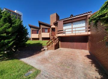 Casa · 214m² · 5 Ambientes · 4 Cocheras · Casa 3 Plantas.5 Amb Pileta Parrilla Cochera Frente Al Mar