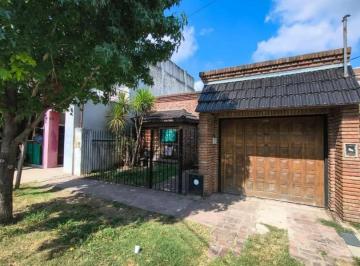 Casa · 110m² · 4 Ambientes · 1 Cochera · Casa a Refaccionar Venta Ituzaingo