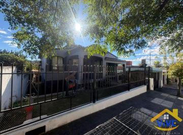 Casa de 16 ambientes, La Falda · Casa en Venta C/ Cochera en La Falda