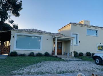 Casa · 354m² · 5 Ambientes · 1 Cochera · Casa en Venta - 4 Dorm. 4 Baños - 700 m² - Pinamar