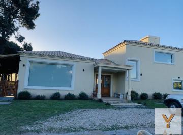 Casa · 354m² · 5 Ambientes · 1 Cochera · Casa en Venta - 4 Dorm. 4 Baños - 700 m² - Pinamar
