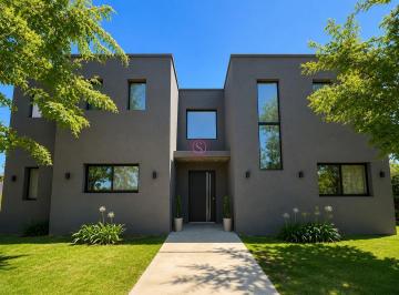 Casa · 170m² · 5 Ambientes · 1 Cochera · Casa en Venta en San Sebastian, Escobar, G. B. a. Zona Norte Area 1 con Pileta y Dependencia