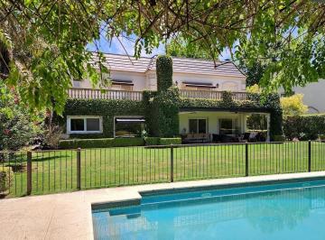 Casa · 315m² · 6 Ambientes · 6 Cocheras · Casa en Alquiler Sin Muebles en Ayres de Pilar
