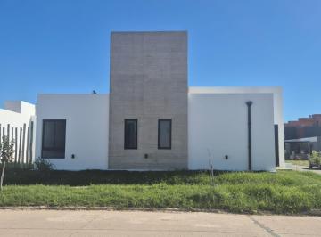 Casa · 97m² · 4 Ambientes · 1 Cochera · Excelente Duplex en San Ignacio de 2 Dor!