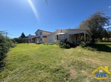 Casa de 8 ambientes, Cosquín · Casa en Venta C/ Cochera en Cosquín