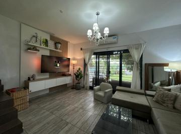 Casa · 180m² · 4 Ambientes · 2 Cocheras · Venta - Casa de Dos Dorm. con Jardín y Pileta en La Carolina