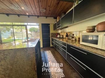 Casa · 191m² · 3 Ambientes · 2 Cocheras · Casa en Venta Bernal Oeste