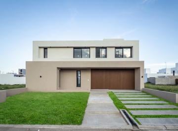 Casa · 172m² · 5 Ambientes · 2 Cocheras · Casa en Quebrada de Manantiales