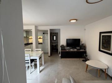 Casa · 76m² · 4 Ambientes · Casa Triplex de Pasillo 2 Dorm. - 1 de Mayo 2100