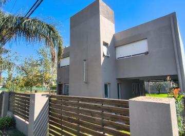 Casa · 180m² · 6 Ambientes · 2 Cocheras · Las Parejas 3386 - Tierra de Sueños 3 - Roldan - 3 Dorm.