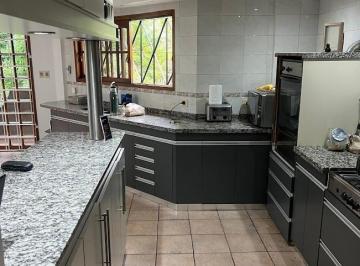 Casa · 210m² · 3 Ambientes · 3 Cocheras · Casa en Venta - 2 Dorm. 1 Baño - 300 m² - Longchamps