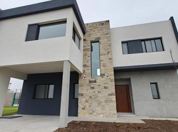 Casa · 186m² · 5 Ambientes · 2 Cocheras · Casa con Pileta 5 Ambientes en Pilar del Este Santa Elisa