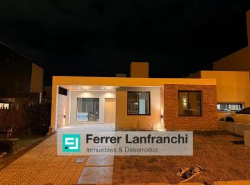 Casa · 139m² · 9 Ambientes · 2 Cocheras · Casa en Venta Docta