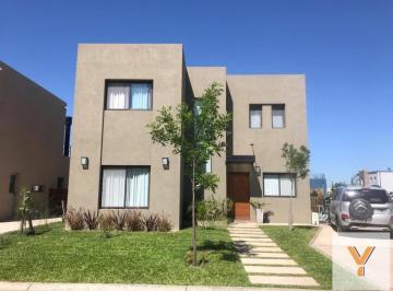 Casa · 150m² · 5 Ambientes · 2 Cocheras · Casa en Venta - 3 Dorm. 4 Baños - Tigre