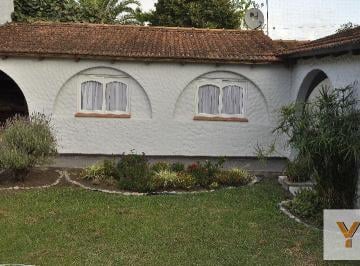 Casa · 400m² · 10 Ambientes · 1 Cochera · Quinta en Venta - 8 Dorm. 5 Baños - 600 m² - La Plata