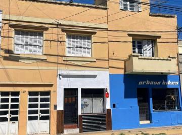 Casa · 262m² · 6 Ambientes · Venta en Block: Casa en Venta - 3 Dorm. 1 Baño 2 Locales de 20 y 40 m² Depto en Pb - Tandil
