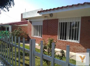 Casa · 94m² · 4 Ambientes · Casa en Venta - 2 Dorm. 1 Baño - 450 m² - Carlos Paz