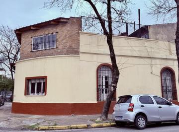 Fachada de la casa 2 · Venta Casa 4 Ambientes Lote Propio Terraza Salón Quincho en Barracas