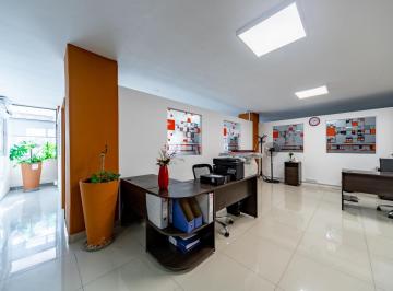 Oficina comercial · 200m² · 3 Ambientes · Excelente Oficina en Alquiler - Av Rivadavia 3800 - Almagro