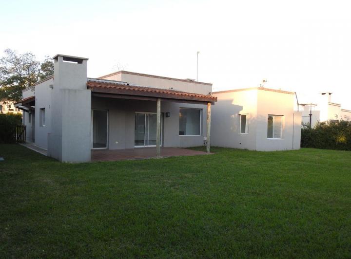 Casa · 140m² · 4 Ambientes · 2 Cocheras