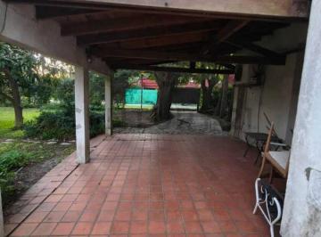 Casa · 216m² · 6 Ambientes · 4 Cocheras · Casa en Venta en Villa Elisa