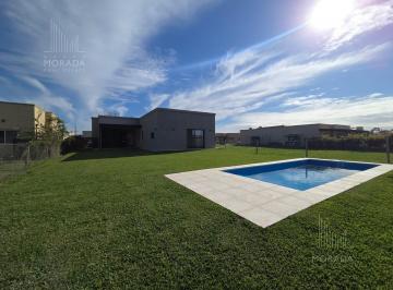 Casa · 170m² · 4 Ambientes · 3 Cocheras · Venta Casa Pilar con Pileta