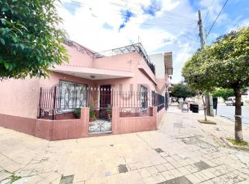 Casa · 218m² · 4 Ambientes · 2 Cocheras · Venta Casa La Tablada 4 Ambientes Terraza Cochera Apto Credito!