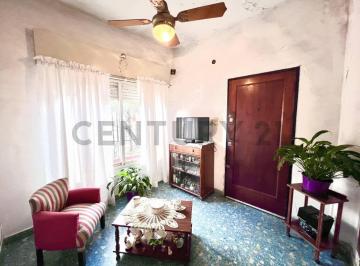 Casa · 218m² · 4 Ambientes · 2 Cocheras · Venta Casa La Tablada 4 Ambientes Terraza Cochera Apto Credito!
