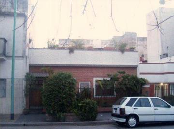 Casa de 5 ambientes, Monte Castro · Montecastro. 2 PH en Block. Oportunidad Dos Familias. Estado Muy Bueno.