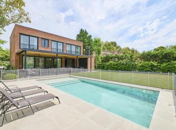 Casa · 304m² · 10 Ambientes · 4 Cocheras · Venta Casa a Estrenar en Mayling Club de Campo