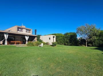 Casa · 250m² · 6 Ambientes · Casa en Puerto Roldan