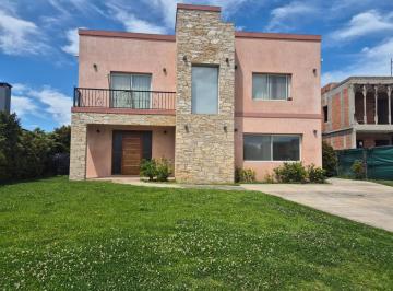 Casa · 260m² · 5 Ambientes · Ayres Plaza Casa en Alquiler - Cuan Propiedades