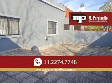 Casa · 112m² · 4 Ambientes · 2 Cocheras · Casa 4 Ambientes con Doble Cochera, Jardín y Quincho ¡Todo en Planta Baja! - en Venta.