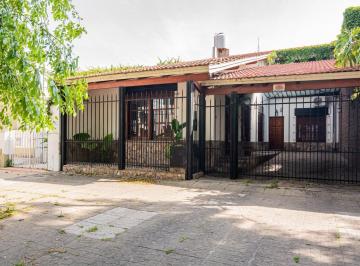 Casa · 270m² · 6 Ambientes · 2 Cocheras · Casa en Venta en Barrio Norte – 4 Dorm. – Cochera Doble y Pileta