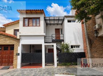 Casa · 240m² · 7 Ambientes · 1 Cochera · Casa + Monoambientes Venta Zona Macrocentro