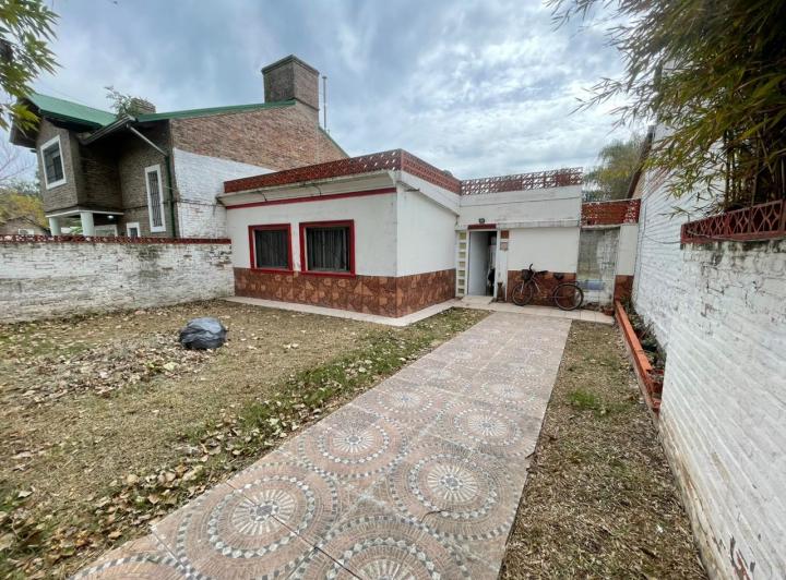 Casa · 300m² · 2 Dormitorios