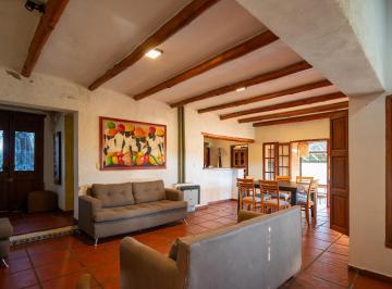 Living · Casa en Venta Barrio Cinco Lomas - Villa Warcalde