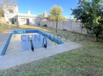 Casa · 177m² · 5 Ambientes · Casa de 3 Dorm. con Pileta - Venado Tuerto, Santa Fe