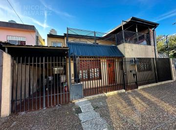 Casa · 110m² · 4 Ambientes · 1 Cochera · Casa Lote Propio 4 Ambientes con Cochera en Venta, El Palomar!