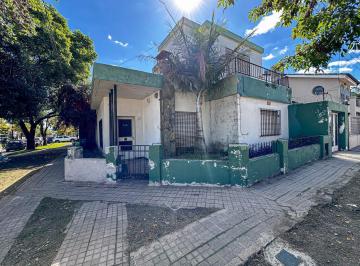 Casa · 93m² · 5 Ambientes · 2 Cocheras · Venta / Permuta Casa Céntrica a Reciclar, Villa Gobernador Gálvez