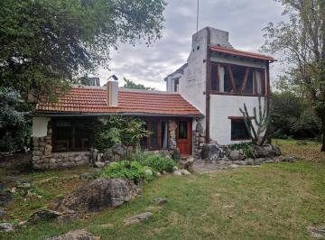 Casa · 105m² · 4 Ambientes · 2 Cocheras · Casa en Venta Pileta, Arboles, Vistas, Arroyo. Ubicación Ideal! en San Javier. Traslasierra!