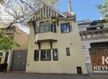 Casa · 250m² · 6 Ambientes · 3 Cocheras · Casa en Venta de 3 Dorm., La Plata