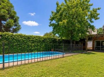 Casa · 460m² · 5 Ambientes · 1 Cochera · Venta Casa en Fisherton 2 Dorm. Quincho y Pileta