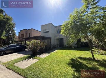 Casa · 220m² · 6 Ambientes · 2 Cocheras · Excelente Casa en Barrio Privado La Damasia, Lote Interno! 3 Dorm.